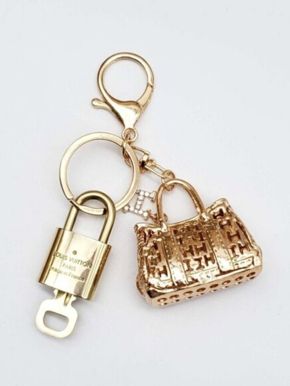 Authentic Louis Vuitton Gold Padlocak 🔒 Key Set w/ Unbranded Bag Charm - Picture 3 of 8